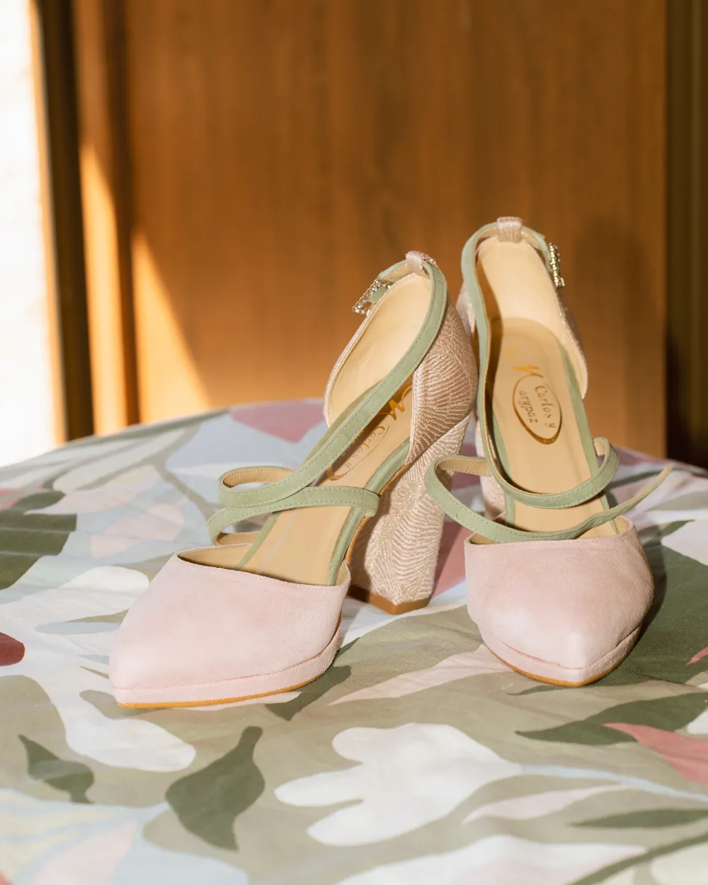 Zapatos de la novia antes de la boda